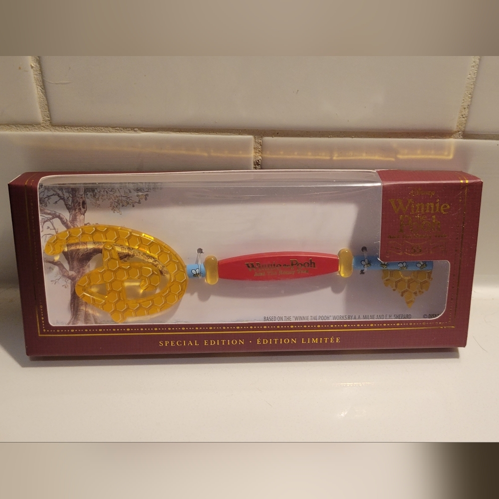 Disney Store Winnie the Pooh Key